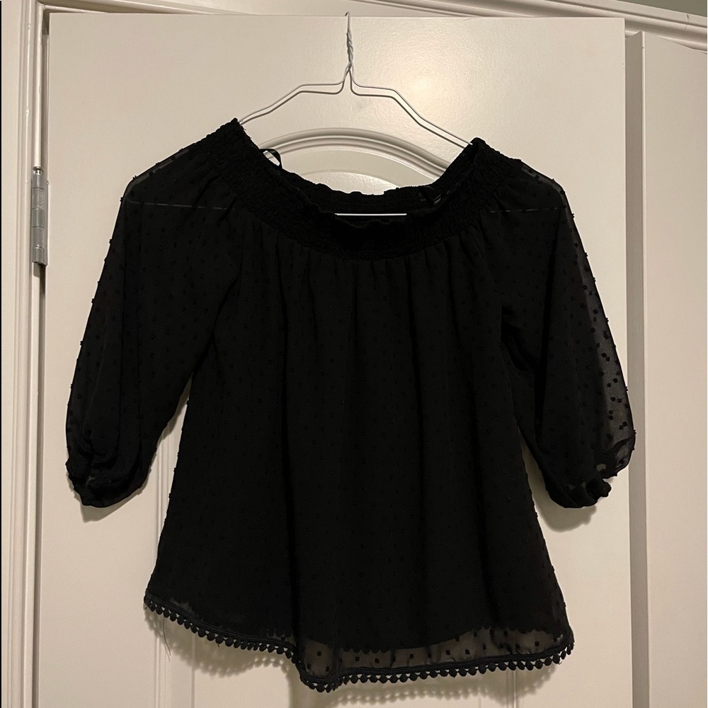 Women’s Black top w liner